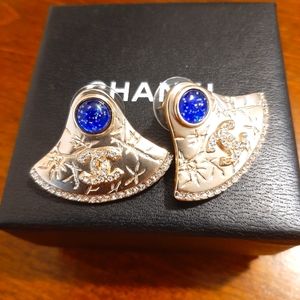 Rare Chanel CC logo crystal stud earings